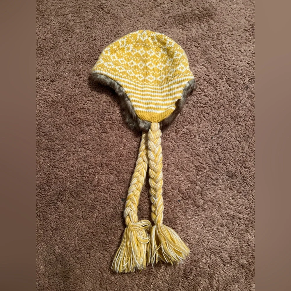 Mossimo - YELLOW WHITE KNIT WINTER HAT furry trim BRAIDS TIES